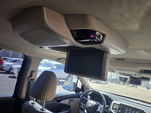 Used 2021 Honda Pilot Touring image 8