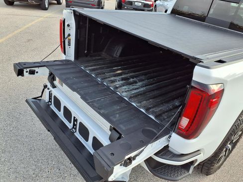 Used 2025 GMC Sierra 1500 AT4 w/ AT4 Premium Package AWD/4WD image 39