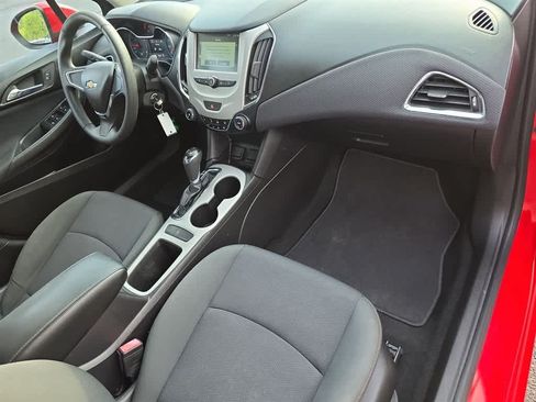 Used 2017 Chevrolet Cruze LS FWD image 11