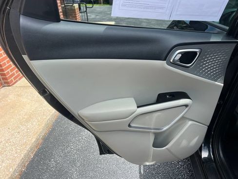 Used 2023 Kia Soul LX FWD image 18