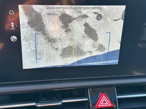 Used 2024 Kia Niro EX Touring image 30