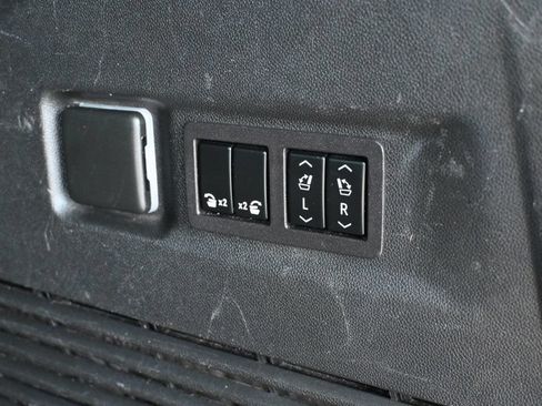 Used 2023 Chevrolet Suburban Premier RWD image 25