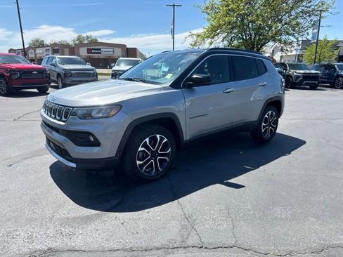 Used 2024 Jeep Compass Limited AWD/4WD image 2