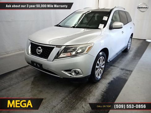 Used 2015 Nissan Pathfinder SV FWD image 1