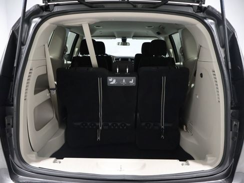 Used 2021 Chrysler Voyager LX image 19