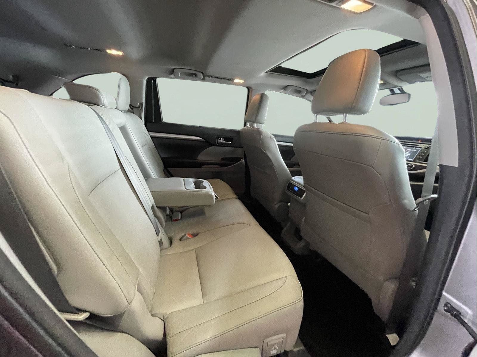Used 2016 Toyota Highlander XLE AWD/4WD image 23