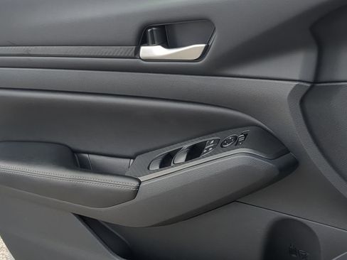 Used 2024 Nissan Altima 2.5 SV image 13