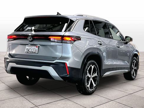 Certified 2025 Volkswagen Tiguan SE w/ Panoramic Sunroof Package image 15