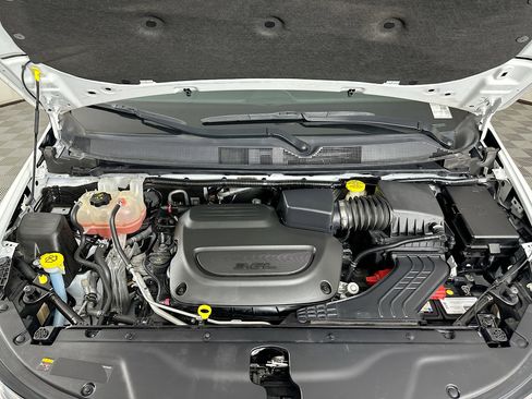 Used 2023 Chrysler Pacifica Touring-L FWD image 34