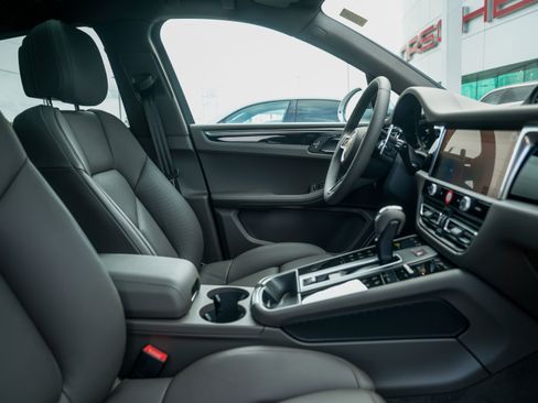 New 2026 Porsche Macan image 34