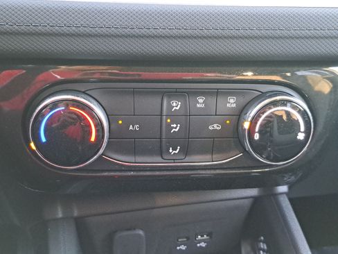 Used 2025 Chevrolet TrailBlazer LT AWD/4WD image 21