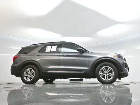 Used 2022 Ford Explorer XLT image 59