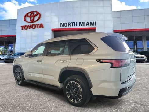 Used 2024 Toyota Sequoia Limited AWD/4WD image 4