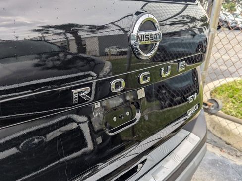 Used 2021 Nissan Rogue SV FWD image 14