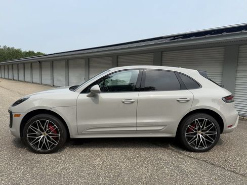 Used 2023 Porsche Macan S AWD/4WD image 2
