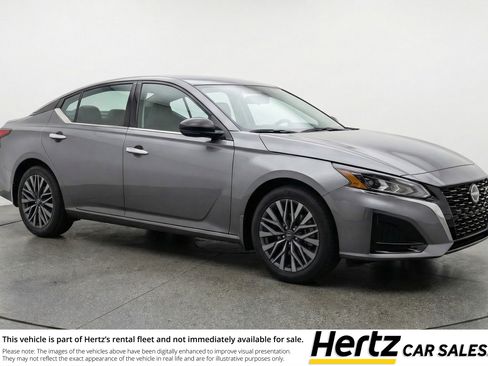 Used 2025 Nissan Altima 2.5 SV image 1