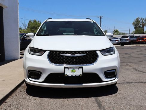 Used 2022 Chrysler Pacifica Touring-L FWD image 16