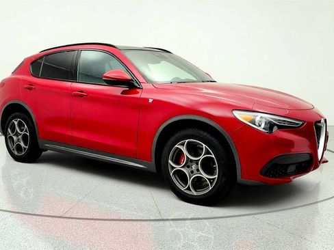 Used 2022 Alfa Romeo Stelvio Ti AWD/4WD image 3