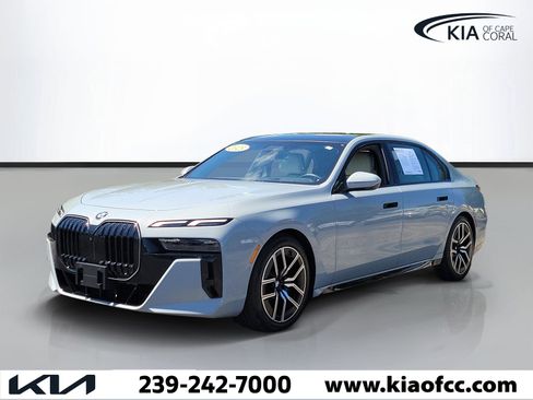 Used 2025 BMW 760i xDrive AWD/4WD image 3