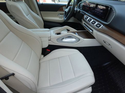 Used 2024 Mercedes-Benz GLE 350 4MATIC w/ AMG Line Exterior image 9