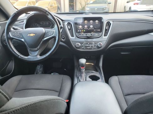 Used 2021 Chevrolet Malibu RS image 32