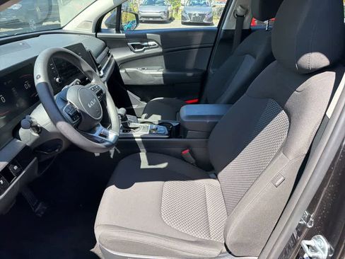 Used 2025 Kia Sportage LX FWD image 33