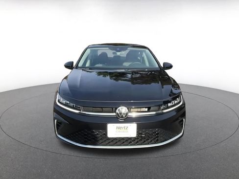 Used 2025 Volkswagen Jetta SE image 4