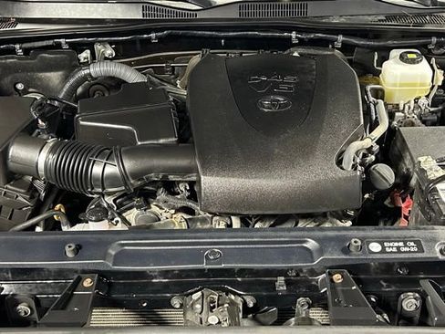 Used 2017 Toyota Tacoma TRD Off-Road AWD/4WD image 48