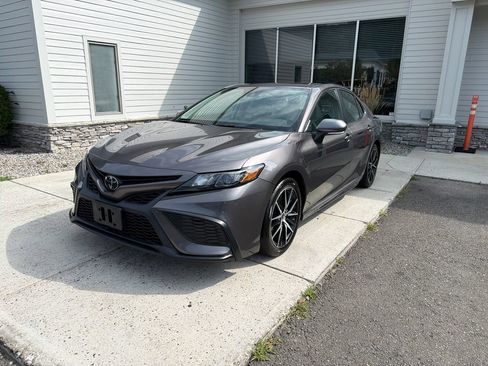 Used 2021 Toyota Camry SE w/ Cold Weather Package AWD/4WD image 1