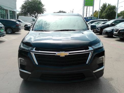 Used 2022 Chevrolet Traverse LS FWD image 2
