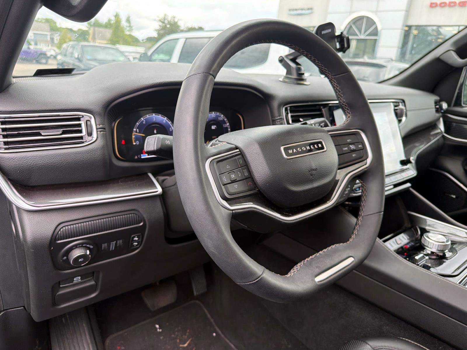 Used 2023 Jeep Wagoneer 4WD w/ Premium Group I image 9