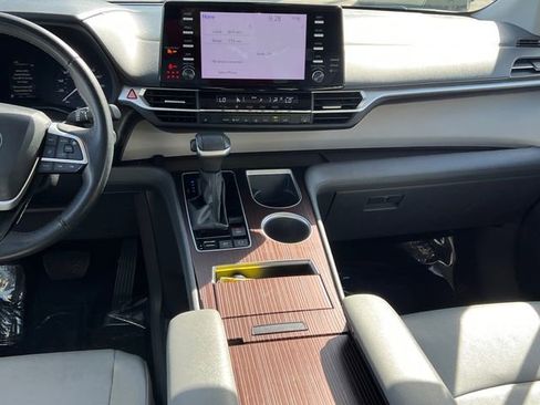 Certified 2023 Toyota Sienna XLE image 17