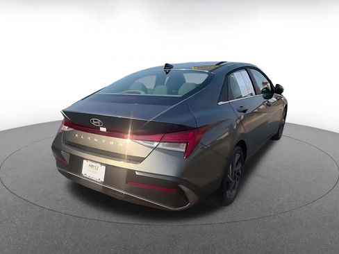 Used 2025 Hyundai Elantra SEL image 15