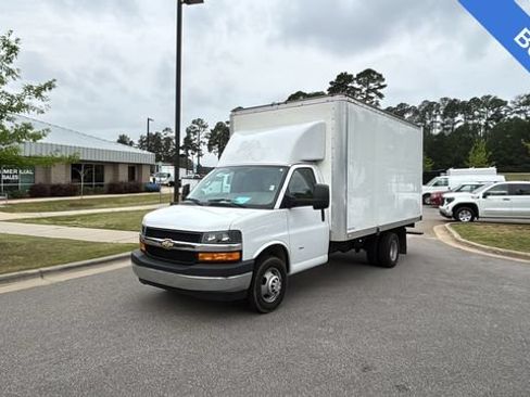 Used 2023 Chevrolet Express 3500 w/ Power Convenience Package RWD image 2