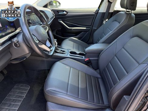 Used 2024 Volkswagen Jetta SE FWD image 9