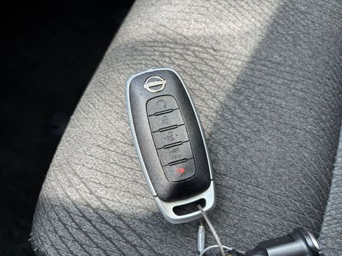 Used 2025 Nissan Rogue SV FWD image 21