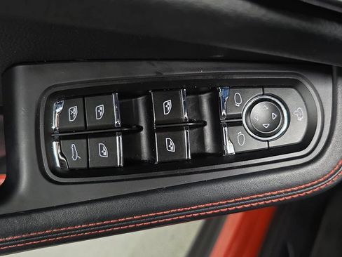 Used 2022 Porsche Macan AWD/4WD image 23