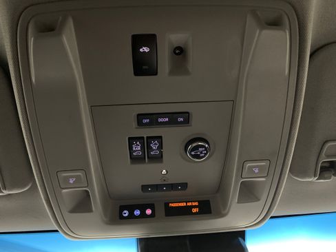 Used 2020 Cadillac Escalade Luxury w/ Escalade Sport Edition image 32