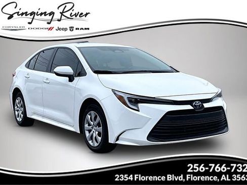 Used 2025 Toyota Corolla LE image 1