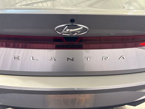 Used 2022 Hyundai Elantra SEL FWD image 15