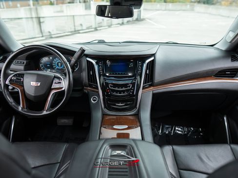 Used 2019 Cadillac Escalade Luxury image 13