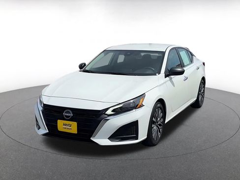 Used 2025 Nissan Altima 2.5 SV FWD image 7