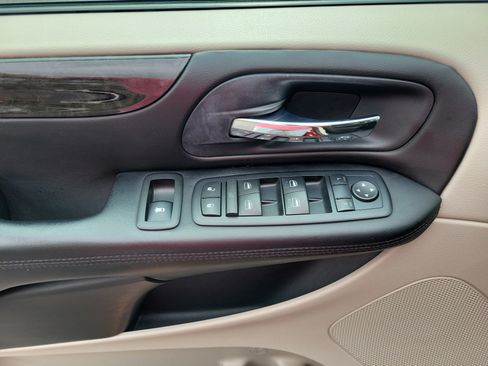 Used 2012 Dodge Grand Caravan SXT image 6