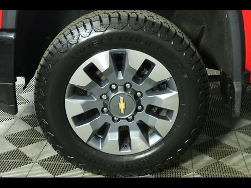 Used 2022 Chevrolet Silverado 2500 Custom w/ Custom Value Package AWD/4WD image 11