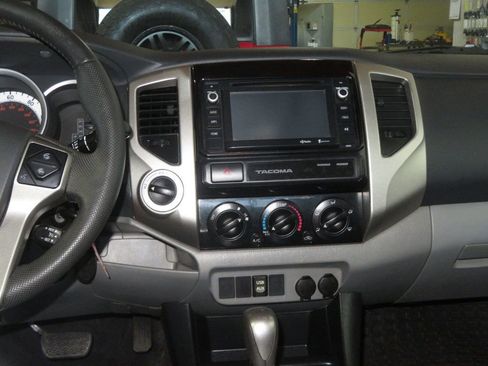 Used 2015 Toyota Tacoma 4x4 Double Cab w/ TRD Sport Package image 40