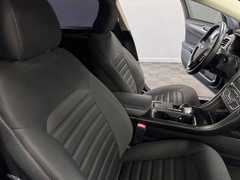 Used 2018 Ford Fusion SE w/ Fusion SE Technology Package image 57