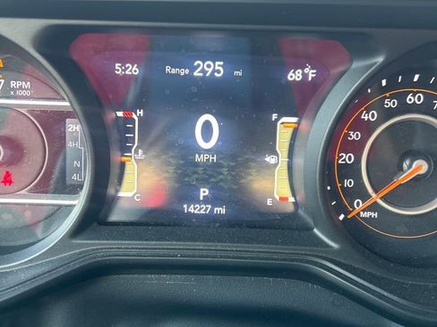 Used 2025 Jeep Wrangler Unlimited Rubicon image 15