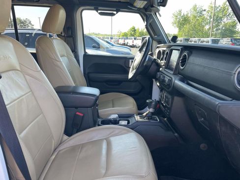 Used 2018 Jeep Wrangler Unlimited Sahara w/ Dual Top Group AWD/4WD image 12