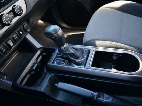 Used 2020 Toyota Tacoma TRD Off-Road w/ Technology Package image 18