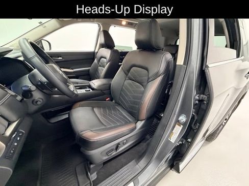 Used 2025 Nissan Pathfinder Platinum w/ Cargo Package AWD/4WD image 10